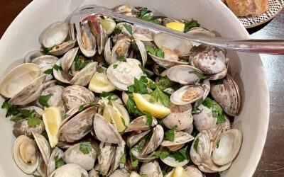 Steamed Clams with Garlic and White Wine 